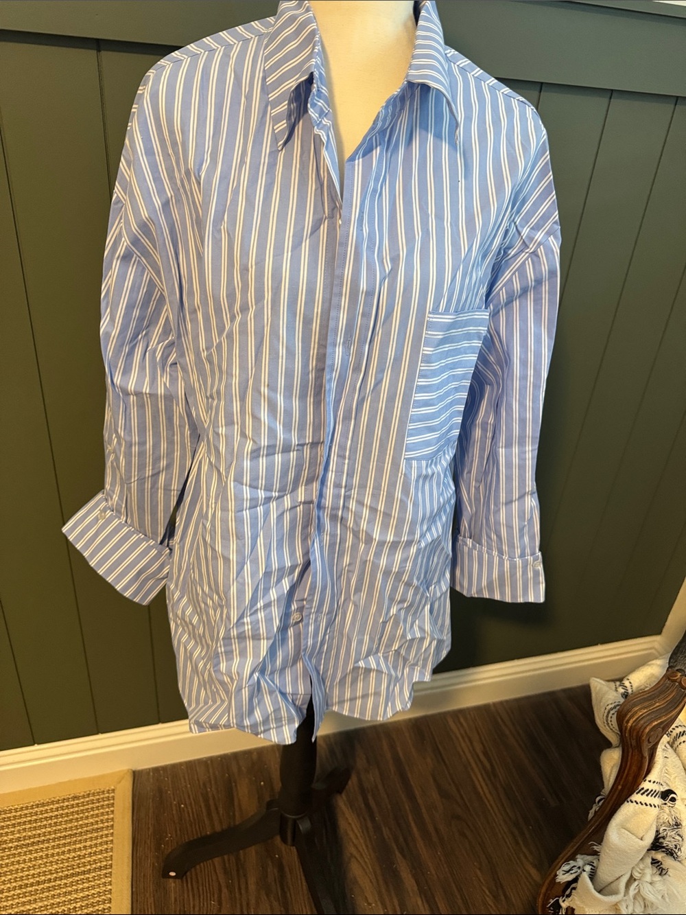 Alexia Admor Blue and White Striped Casual Button-Down Shirt